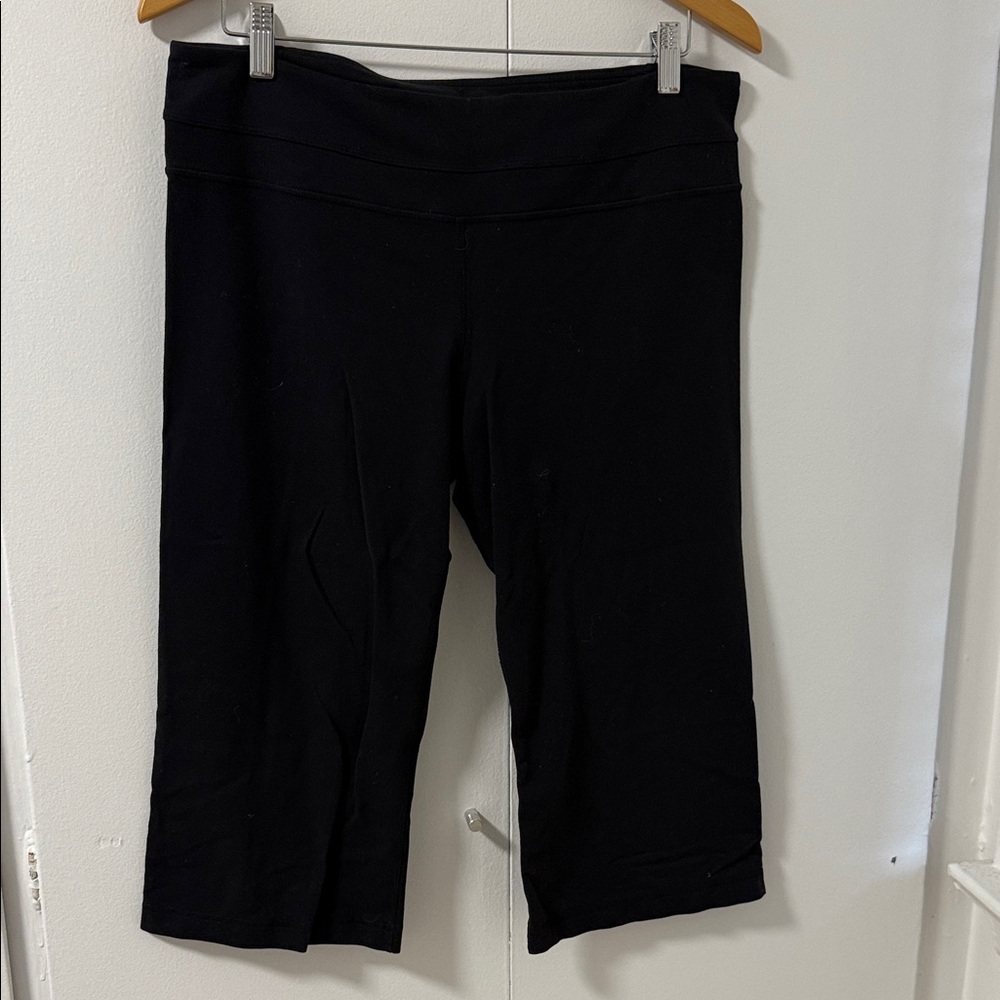 GUC Lululemon cropped straight leg leggings